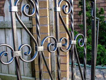 JJ outdoor rail and gates